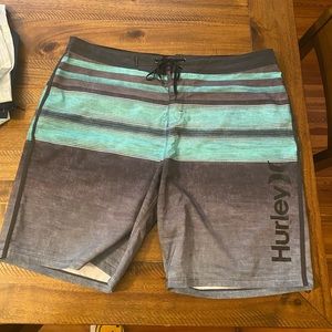 Mens Hurley Swim Trunks, size 38 (no lining)